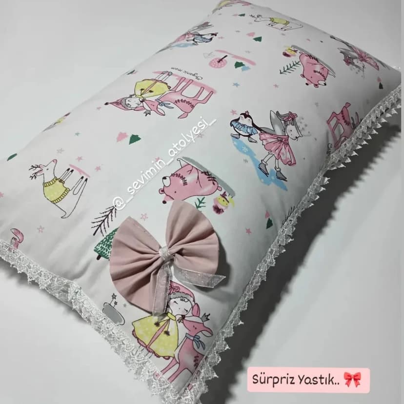 Sürpriz bebek yastığı ve yeni doğan takımı