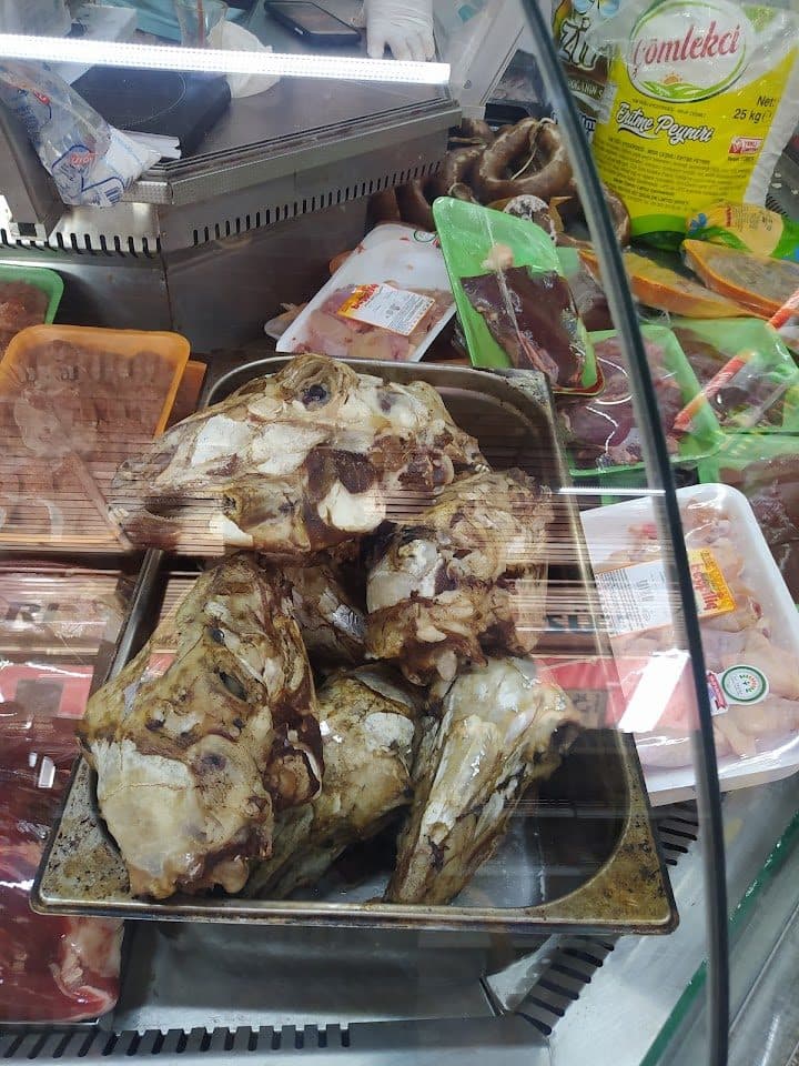 Geleneksel usulde pişmiş kelle