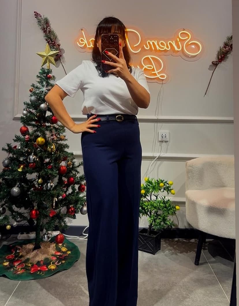 Bluz ve kumaş pantolon kombini