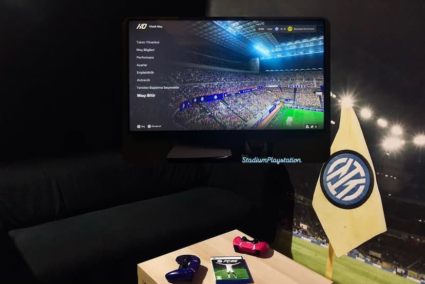 Özel odada FC25 maçı ve PS5 kollarıyla oyun keyfi
