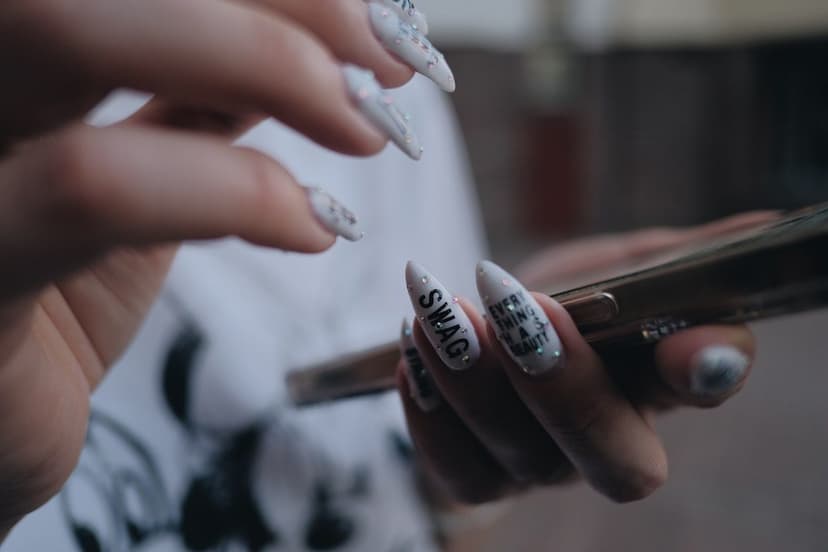 Protez tırnak ve nail art uygulaması (temsili görsel)