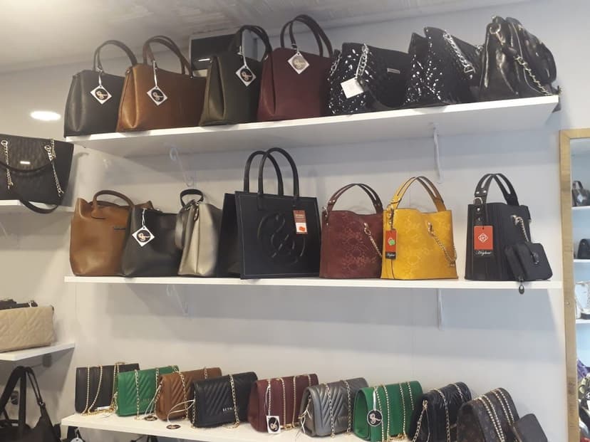 Rafta el ve omuz çantası çeşitleri