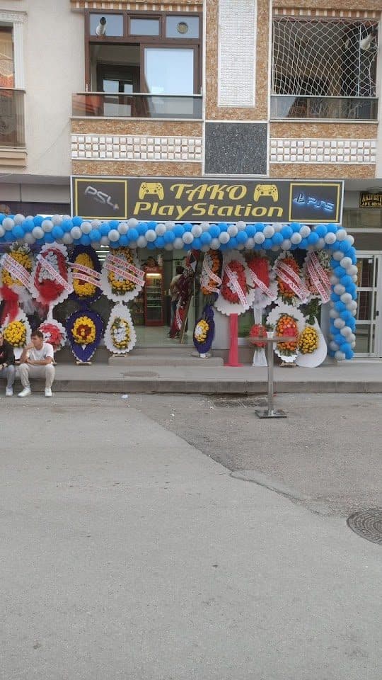 Tako Playstation Cafe dükkân görünümü