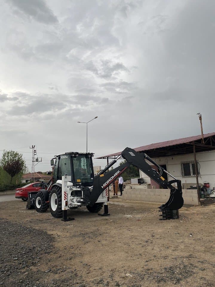 Kazı işlerinde iş makinesi