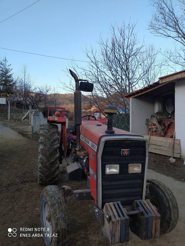 Bahçe ve peyzaj çalışmalarında traktör