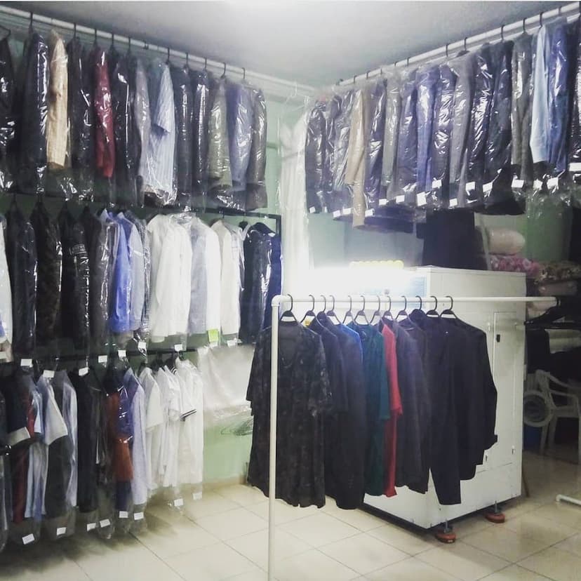 Temizlenip paketlenmiş giysiler