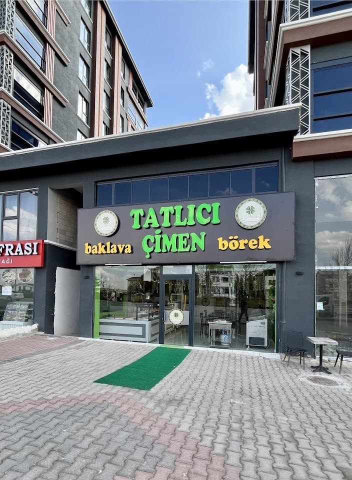 Tatlıcı Çimen dükkân görünümü — baklava & börek