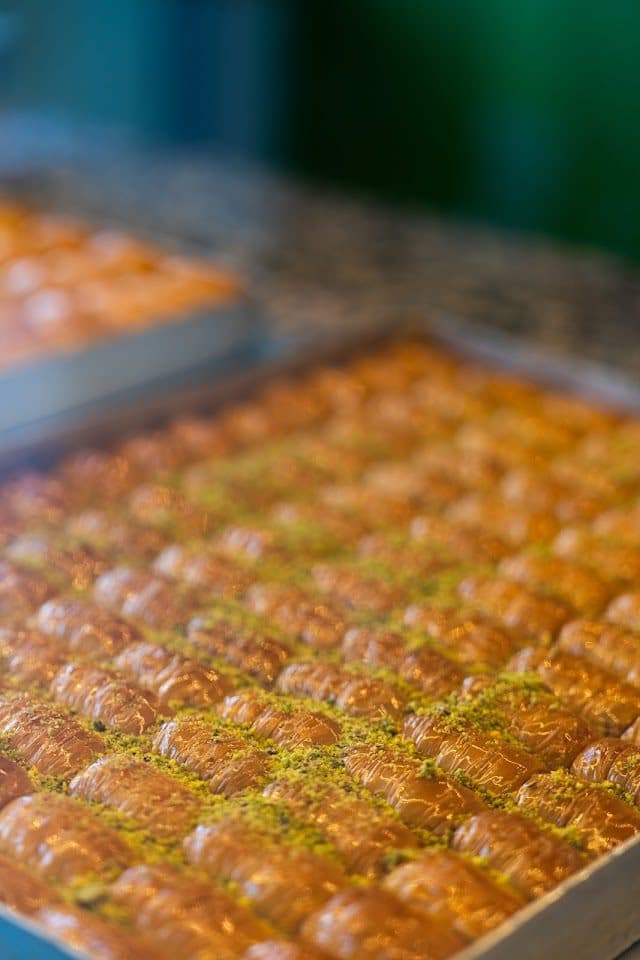 Tepside fıstıklı baklava
