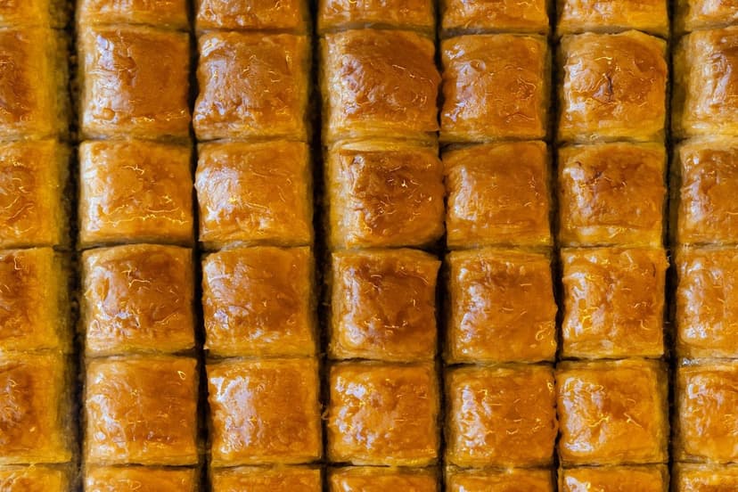 Dizili baklava porsiyonları