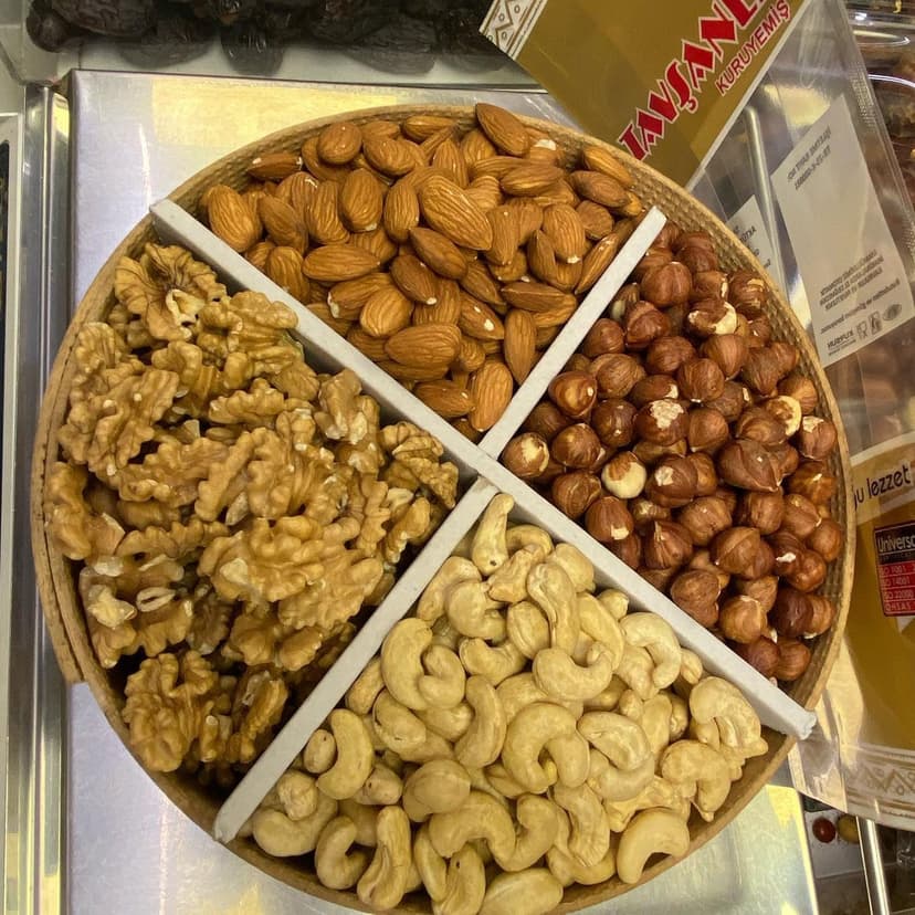 Karışık kuruyemiş tabağı