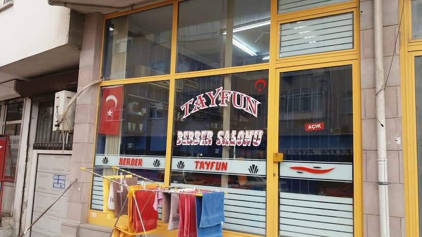Tayfun Berber Salonu dükkân görünümü