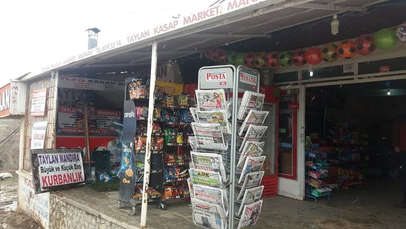 Dükkân cephesi ve ürün reyonları