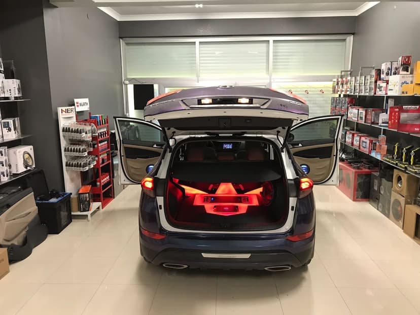 Bagaja entegre özel amplifikatör ve subwoofer kurulumu
