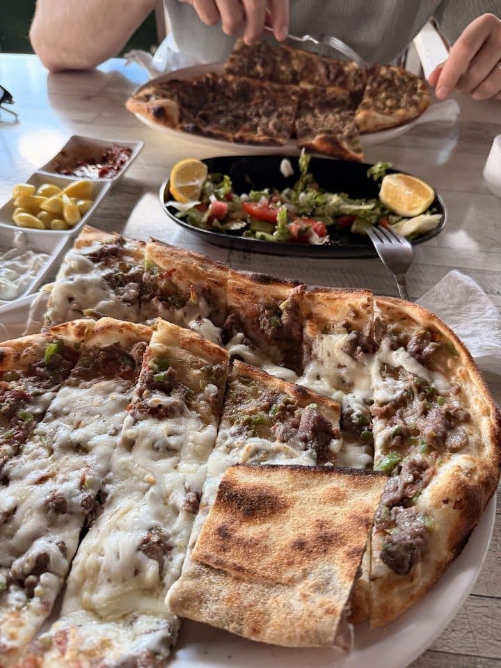 İnce hamurlu pide ve lahmacun