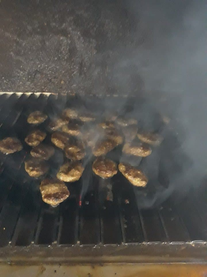 Izgarada pişen kebap