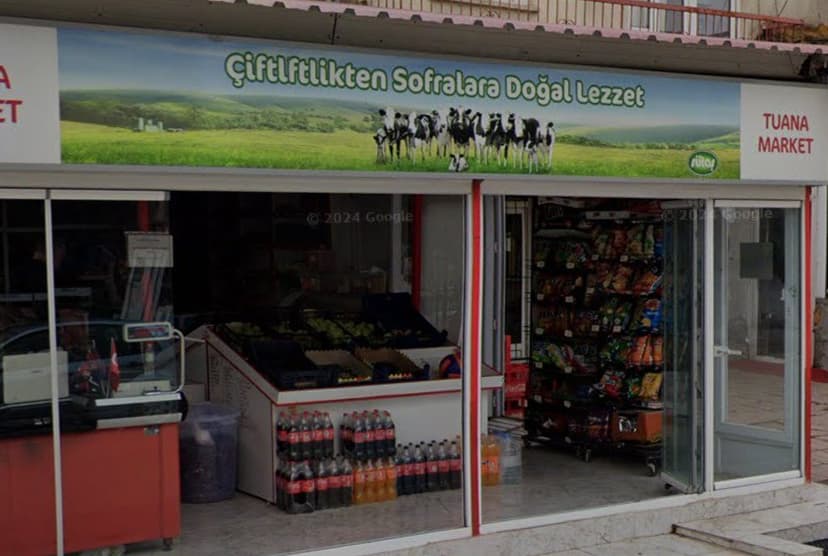 Market önündeki taze ürün reyonu (Google Street View)