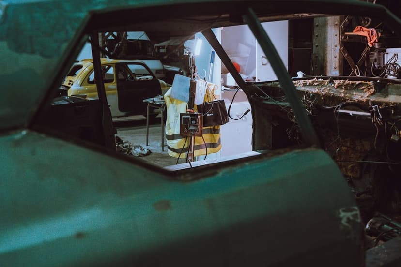 Motor üzerinde çalışan usta (temsili görsel)
