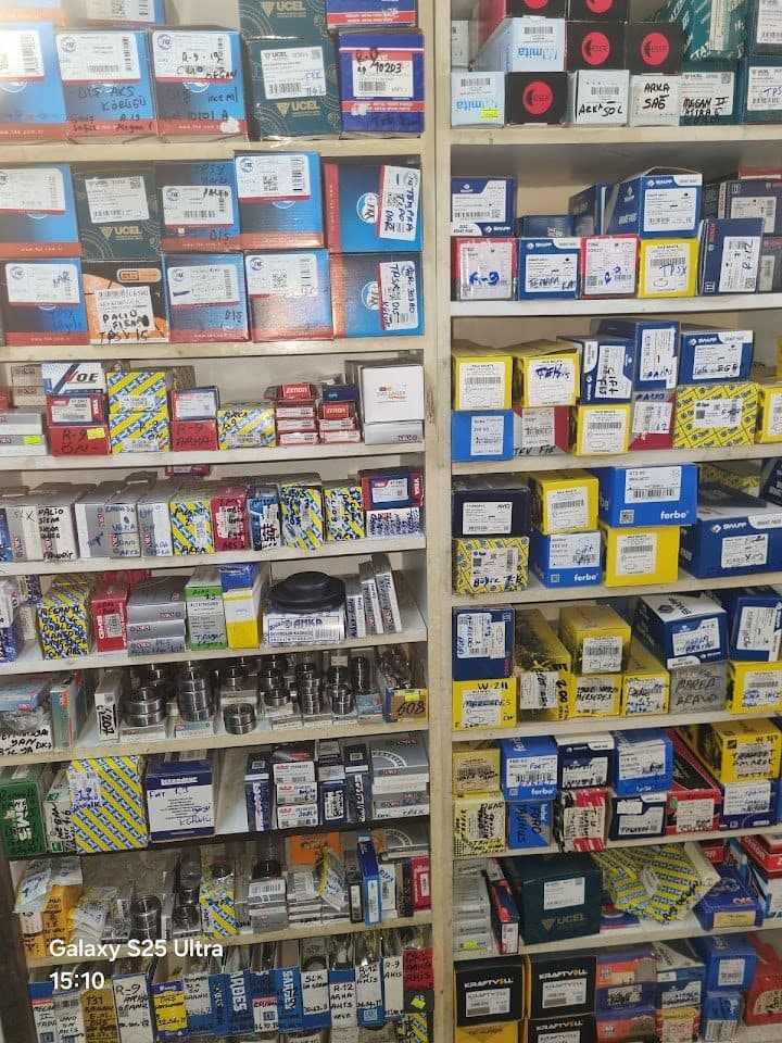 Yedek parça raflarından çeşitler
