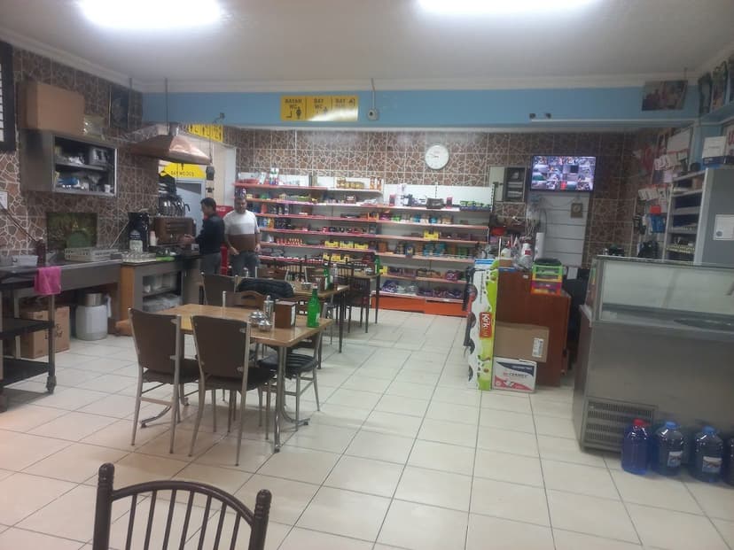 İç mekân — oturma ve servis alanı