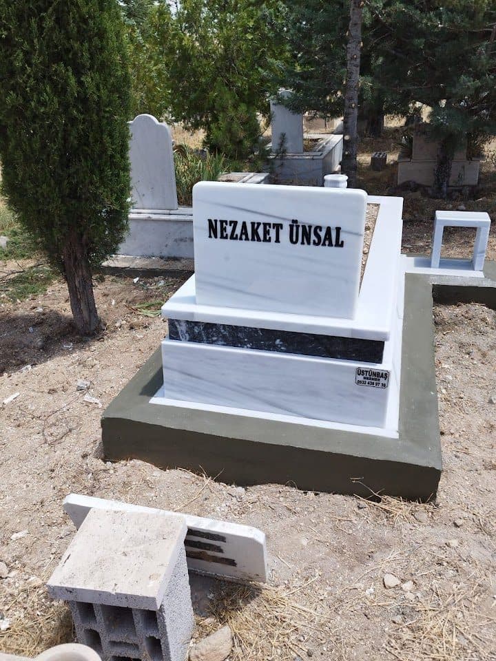 Beyaz mermer anıt mezar uygulaması