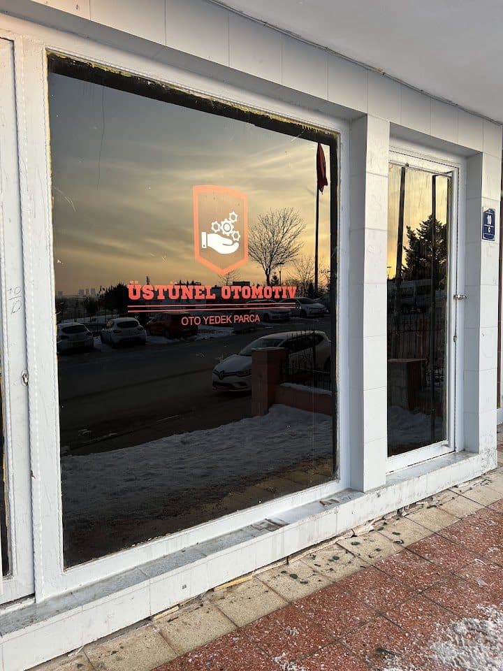 Üstünel Otomotiv vitrin logosu