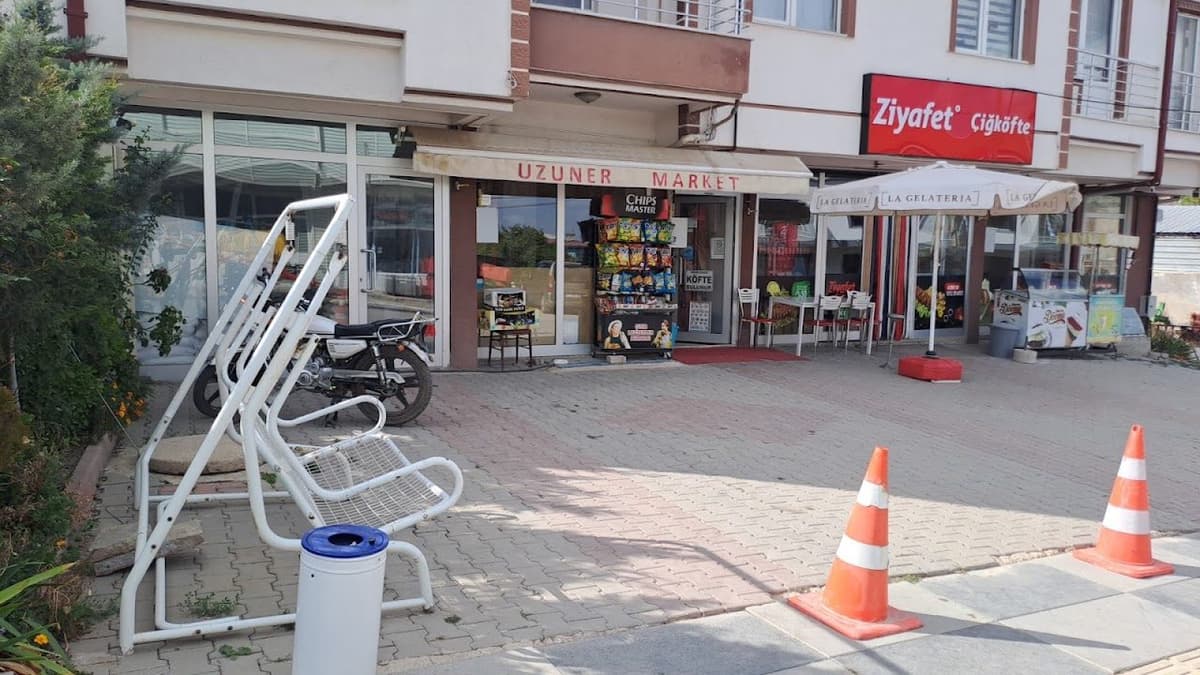 Uzuner Hırdavat dükkân cephesi