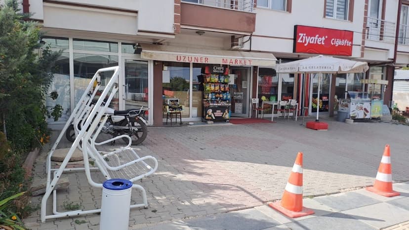 Uzuner Hırdavat dükkân cephesi