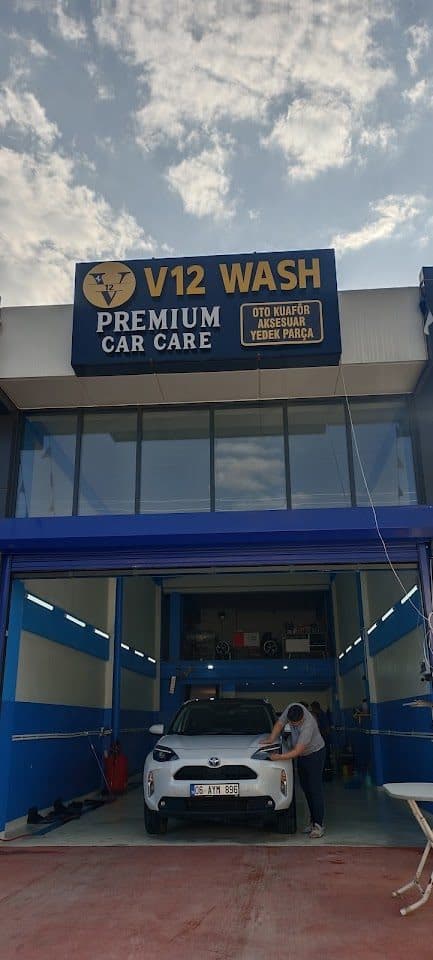 V12 Wash Oto Kuaför dükkân görünümü ve tabelası