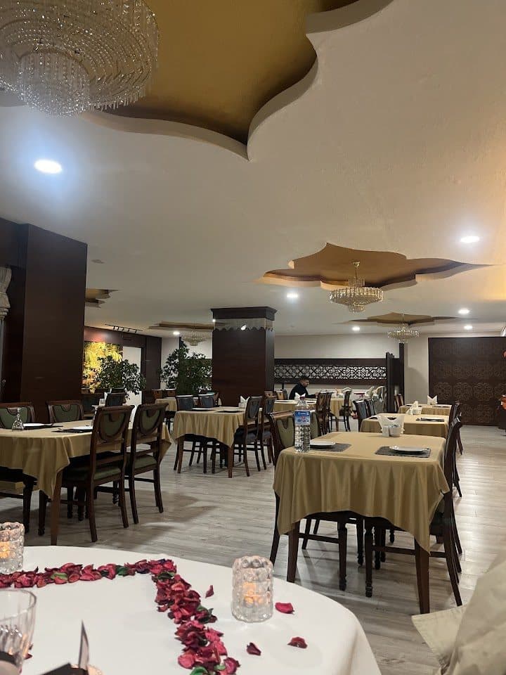 Ferah iç salon — Verçenikde Kuşluk Vakti