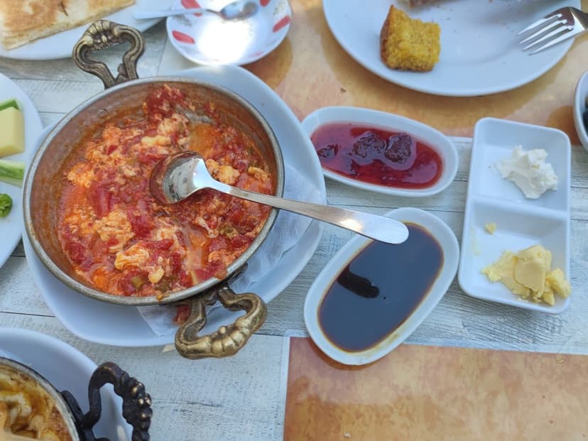 Zengin kahvaltı sofrası