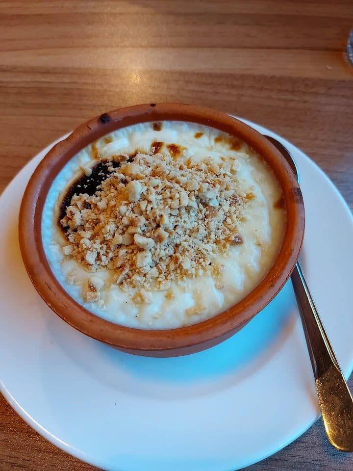 Bakır sahanda kuymak (muhlama)