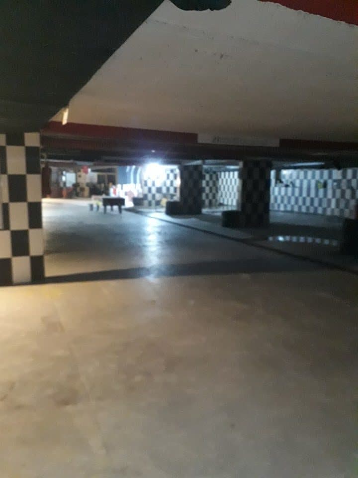 Vip Oto Garage — kapalı garaj iç mekânı