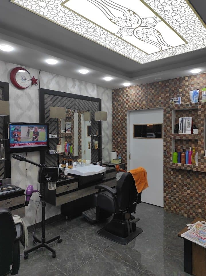 Berber koltuğu ve ayna