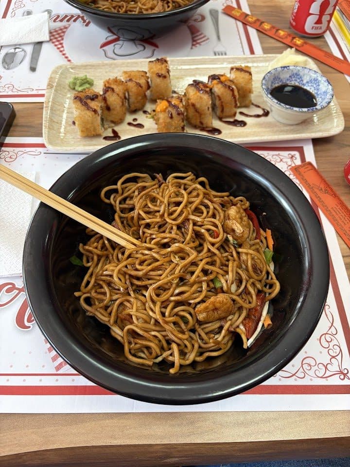 Noodle ve Çin böreği