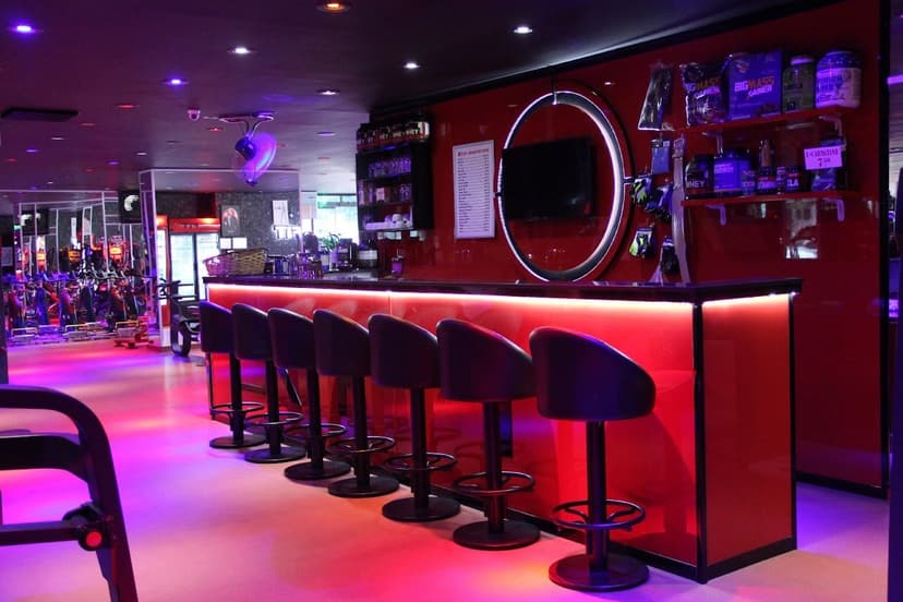 Dinlenme ve bar alanı