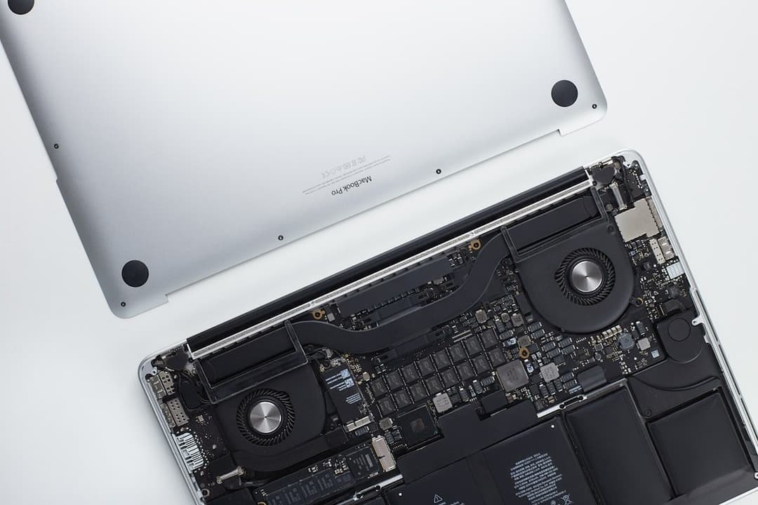 Laptop tamiri ve parça değişimi (temsili görsel)