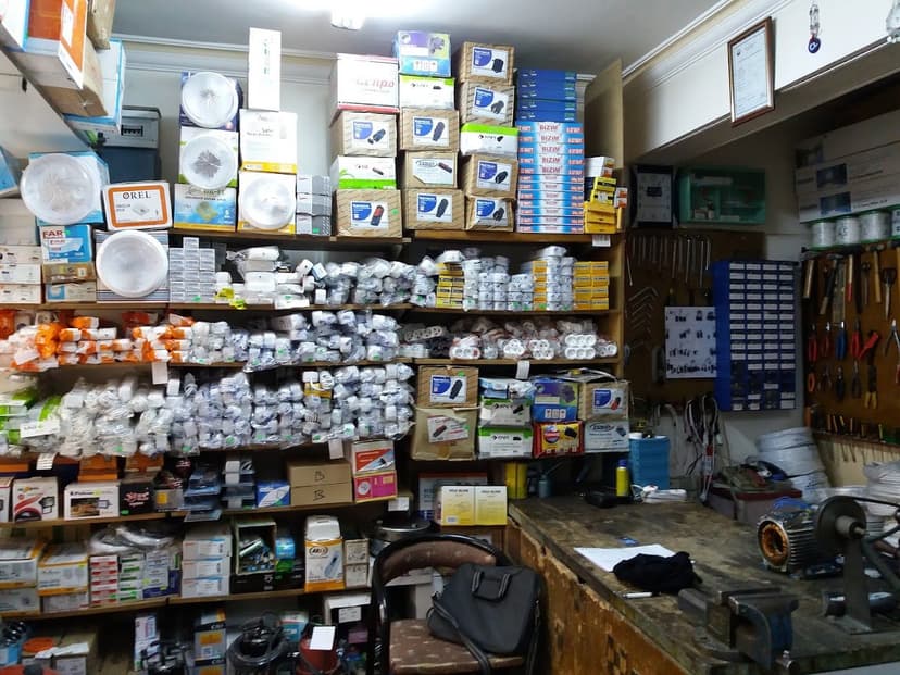 Elektrik malzemeleri ve aydınlatma ürünleri reyonu