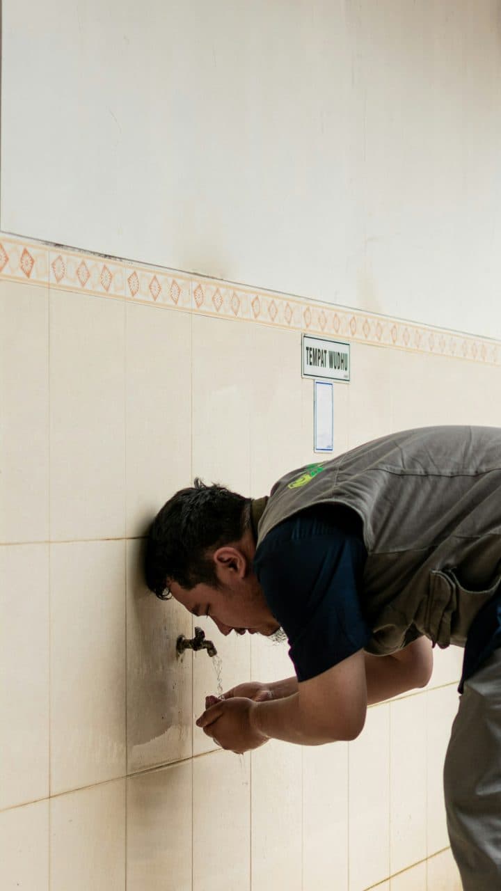 Duvar tesisatı onarım çalışması (temsili görsel)