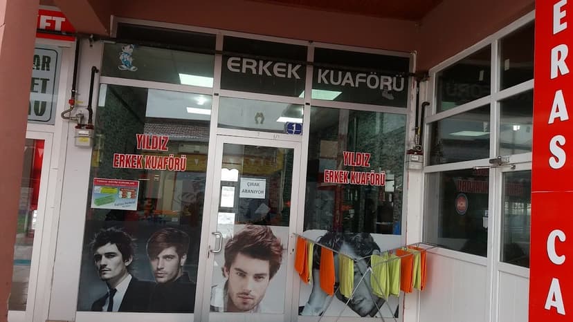 Yıldız Erkek Kuaförü — dükkân girişi