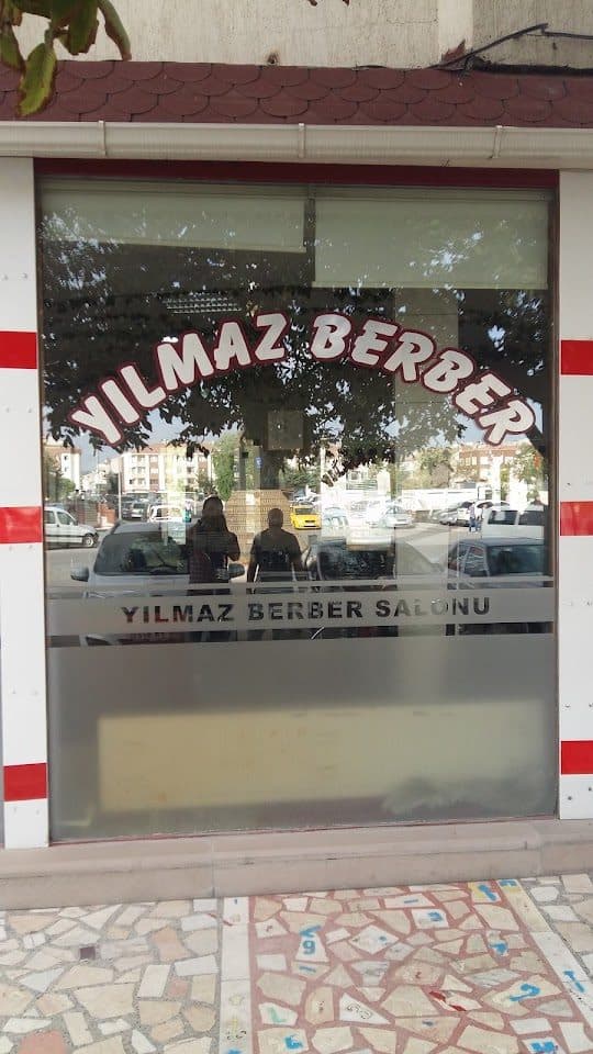 Yılmaz Berber Salonu dükkân görünümü