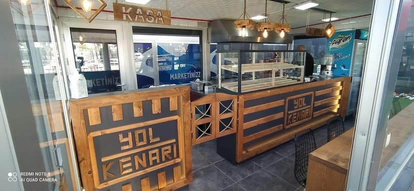 Yol Kenarı markalı iç mekân ve servis bankosu