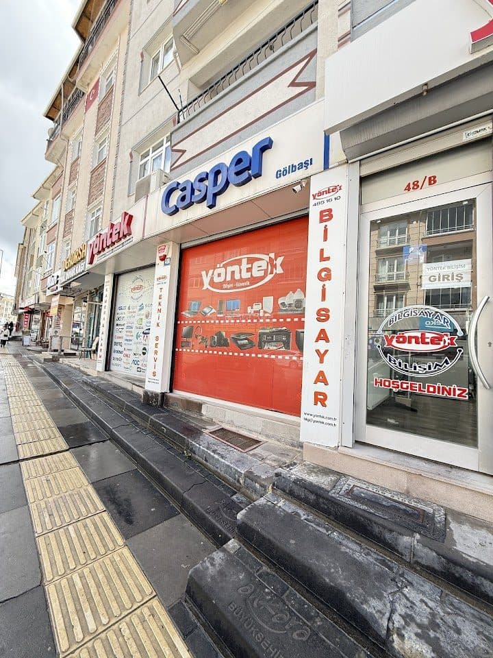 Yöntek Bilgisayar mağaza vitrini