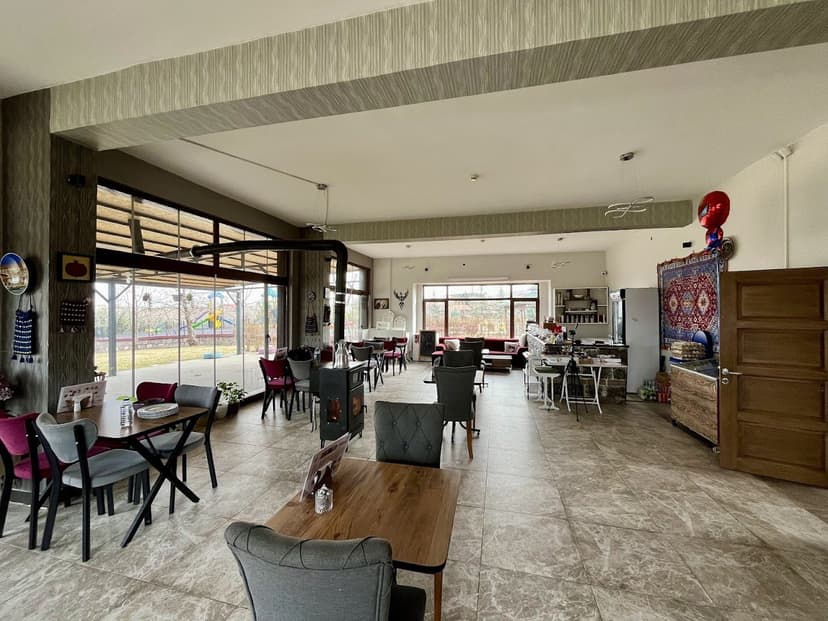 Yöresel Lezzet Bahçesi iç mekân ve oturma alanı