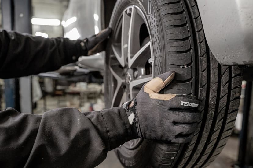 Araç lastiği montajı (temsili görsel)