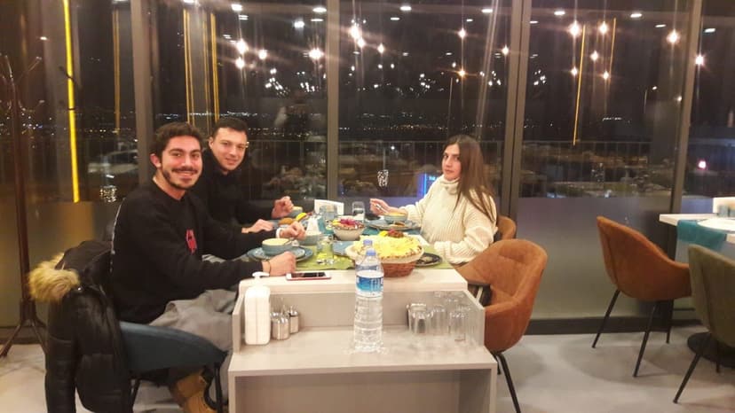 Panoramik manzaralı iç mekan — Zala Restaurant