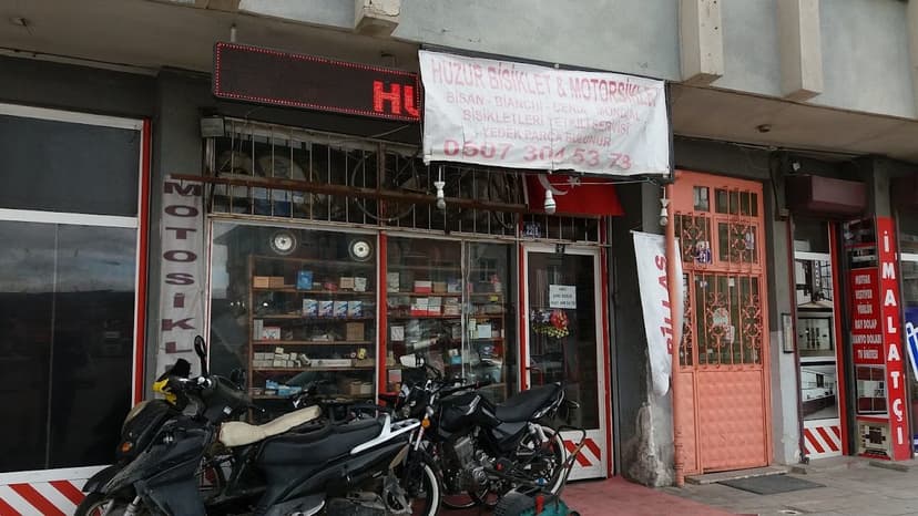 Bisiklet teşhir ve servis alanı