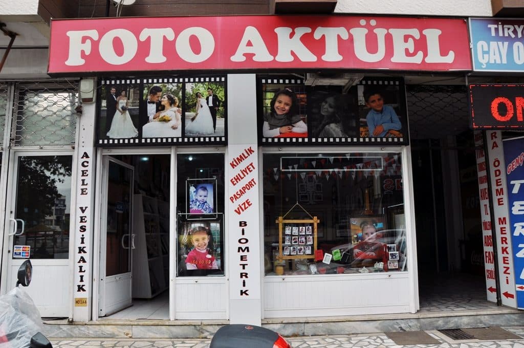 Foto Aktüel dükkân cephesi