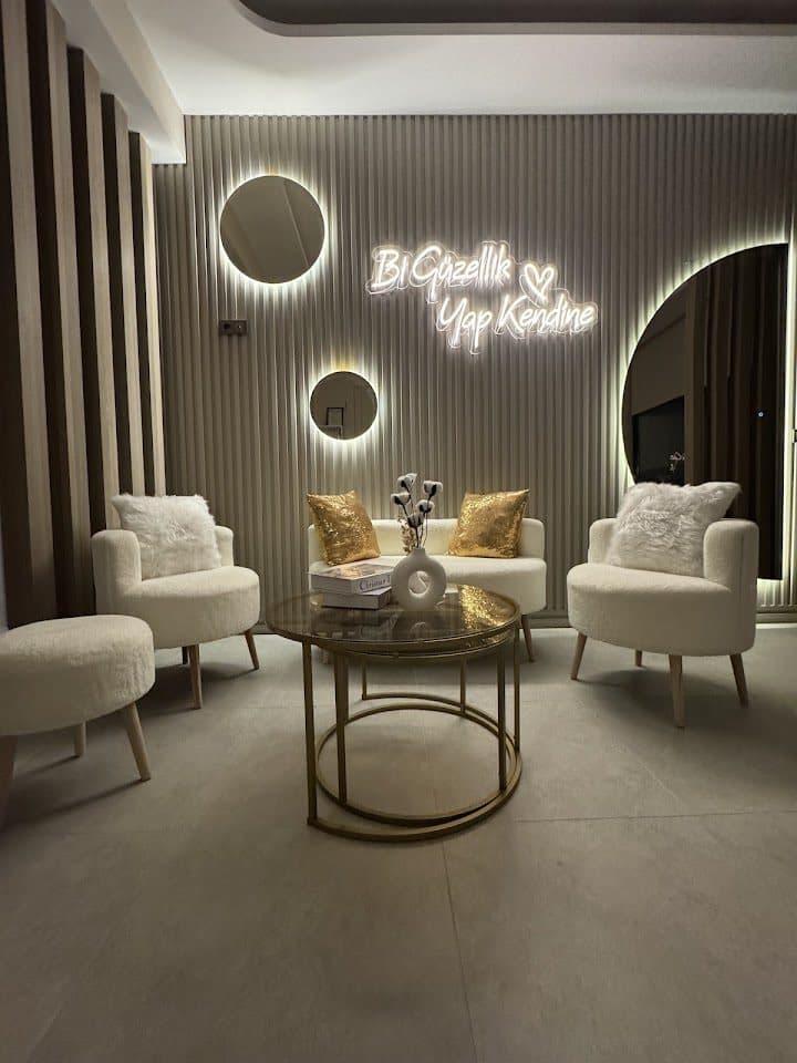 Arzu Beauty Salon — salon iç mekan ve karşılama alanı