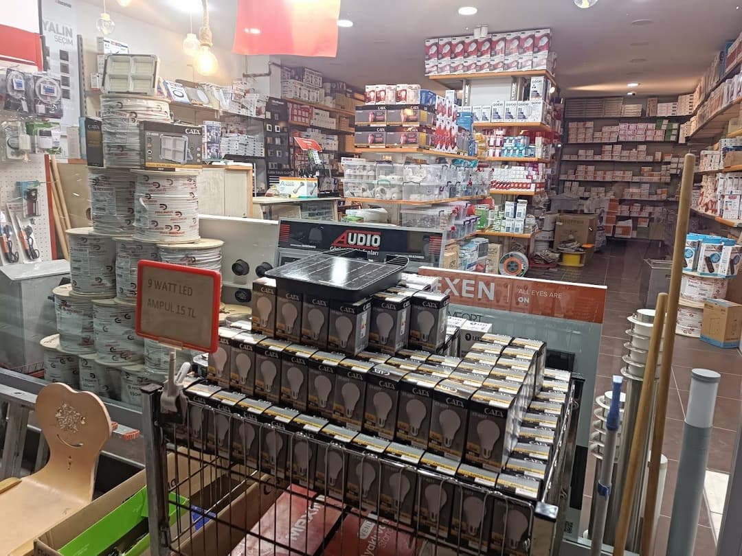 Mağaza içi — elektrik malzemeleri reyonu
