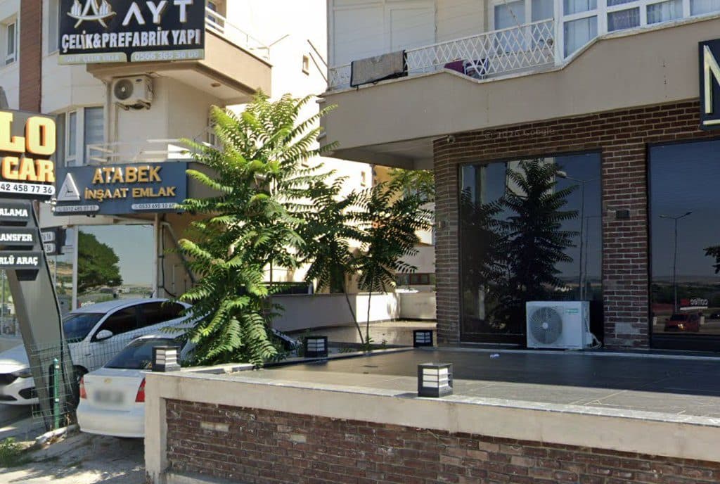 Atabek İnşaat & Emlak ofis görünümü (Google Street View)